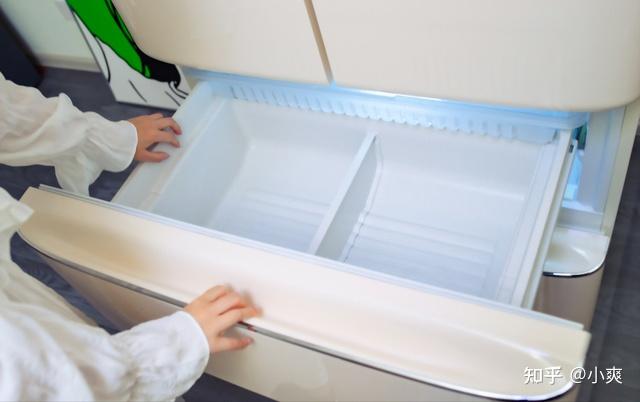 法式冰箱最大的优点就在于冷冻室的抽屉设计,拿取非常轻松方便,使用