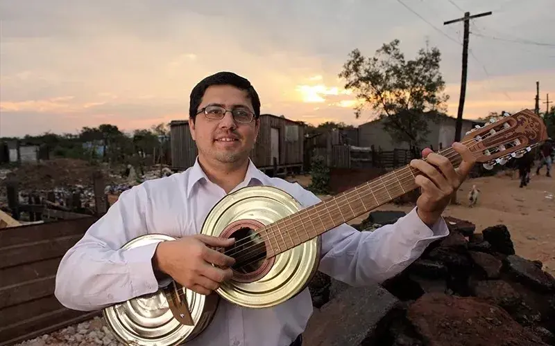 油桶瓶盖x光片垃圾场造就了这支贫民窟传奇乐队