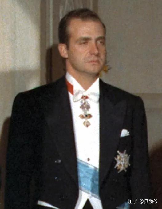 但是佛朗哥担心被秋后算账,一直到1969年,才亲自指定了胡安亲王的长子