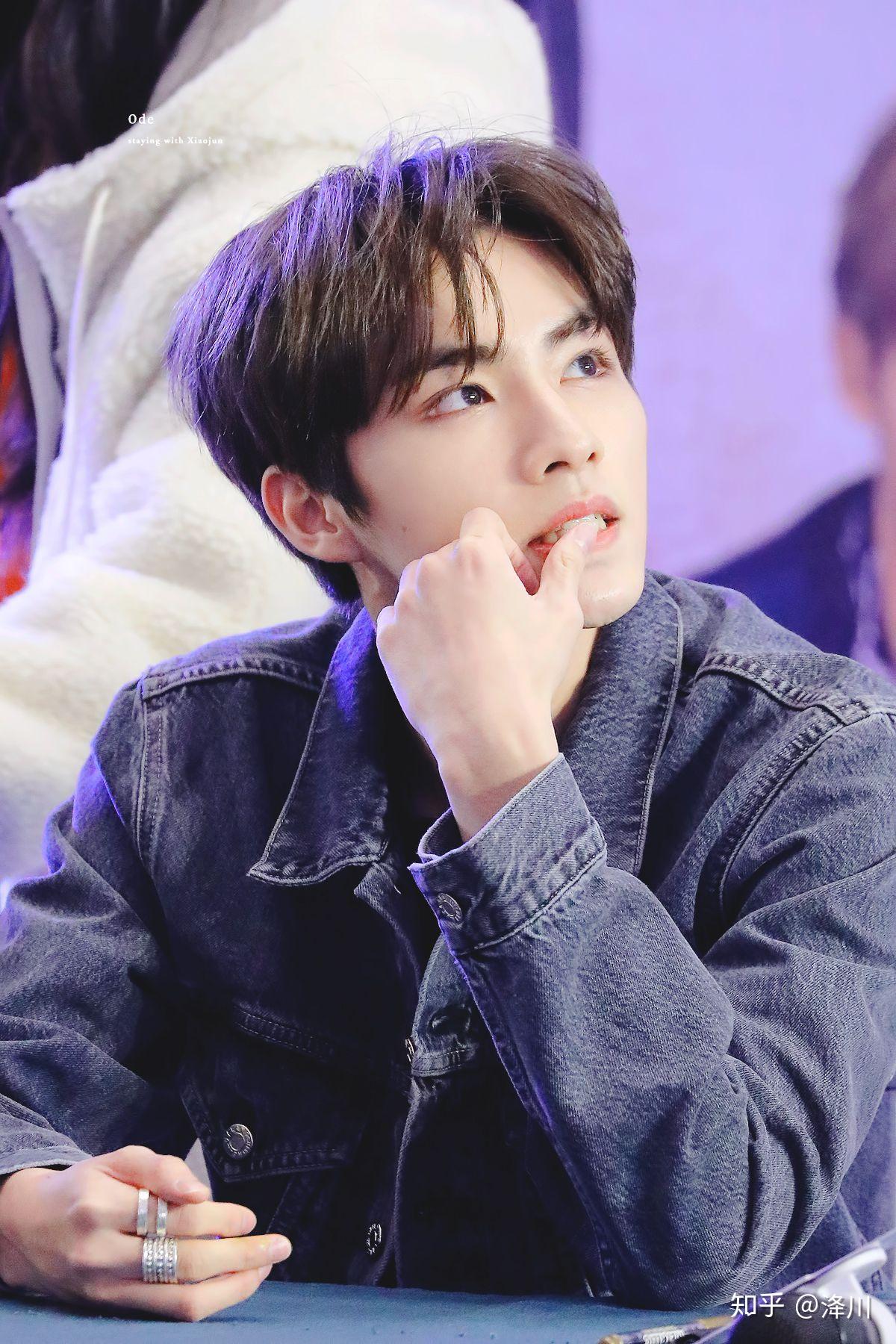 有威神v的满屏壁纸吗哭哭