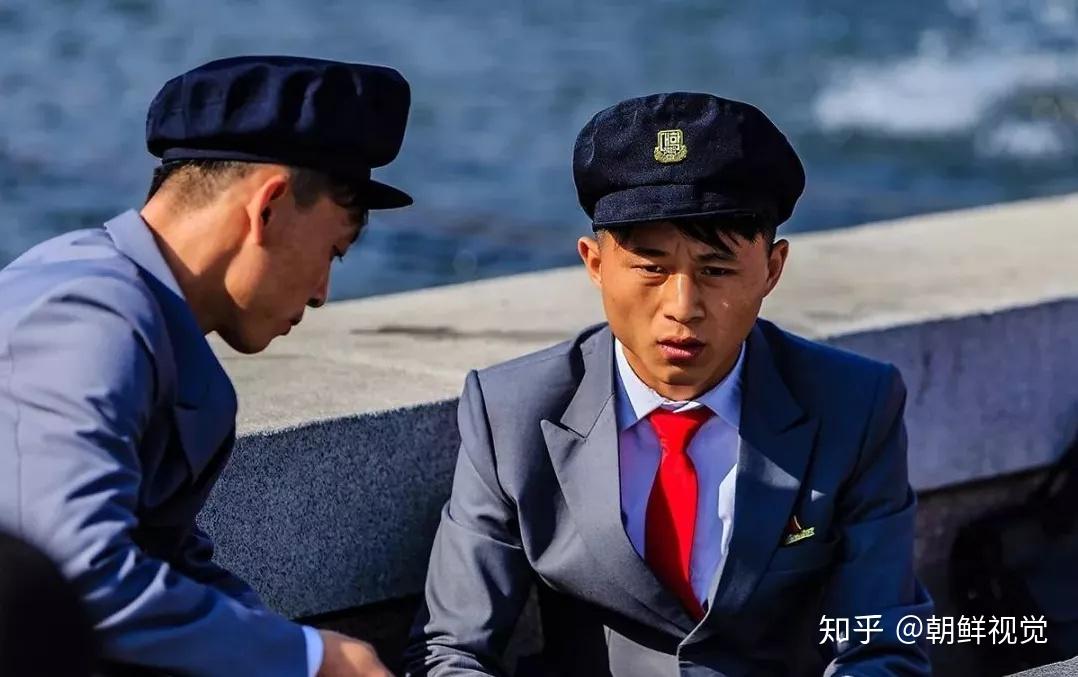 那一瞬间,金叔的眼睛好像黑夜里的一盏明灯,前方道路被照亮了.