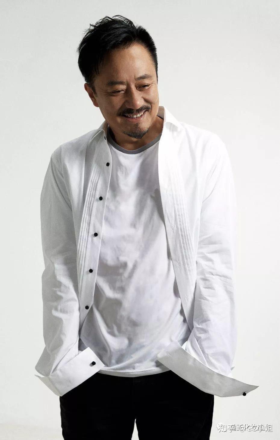 陈敏正,服装造型设计师,国家一级美术师,瀚正造型创始人,毕业于中央