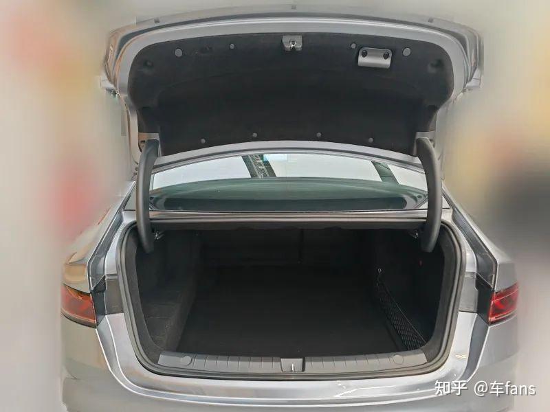 a级轿车一直都是各路厮杀的红海,去年998的时候竞品还是速腾,朗逸