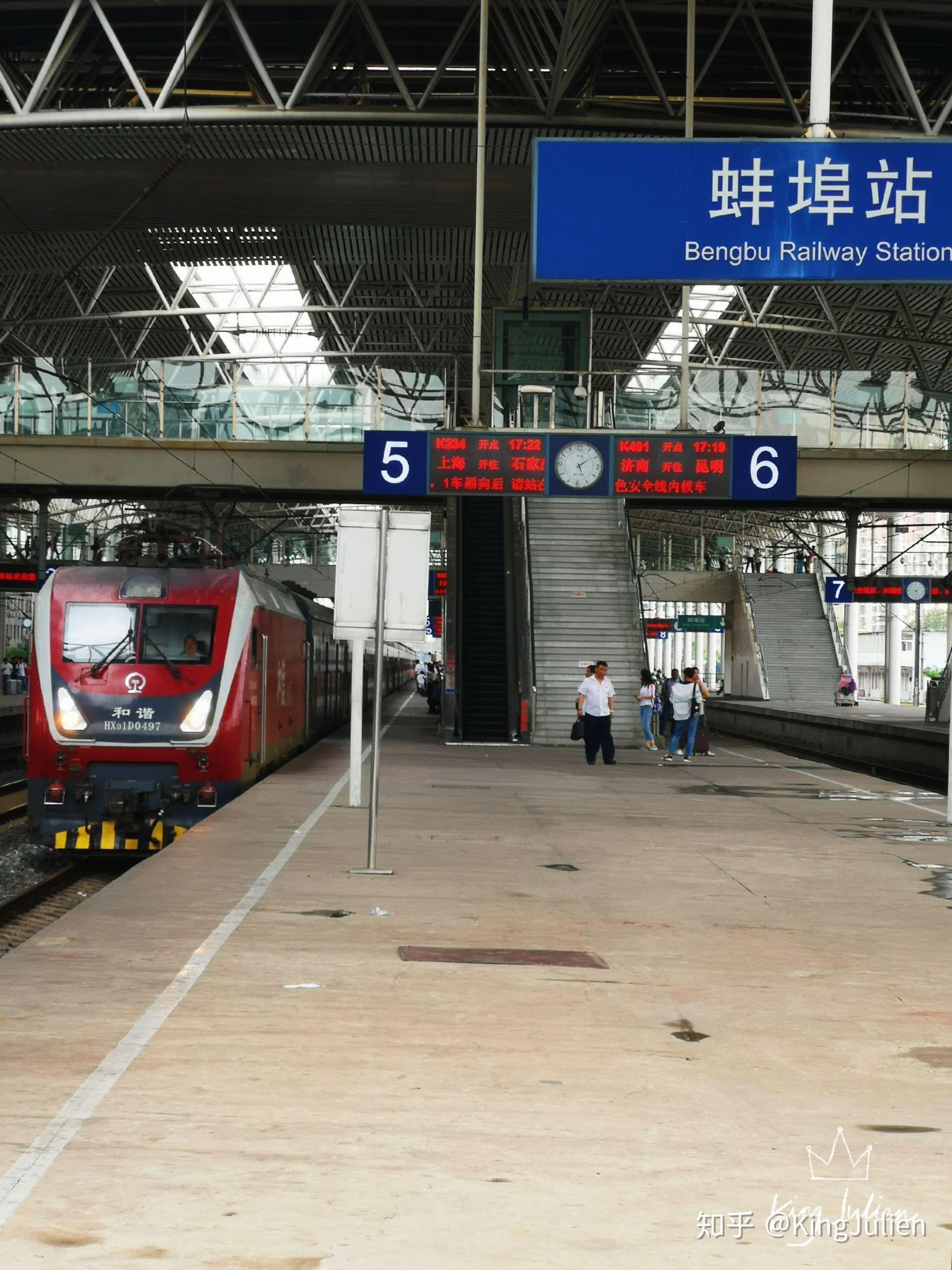 26 徐州:停靠在蚌埠南站的g7279 蚌埠南-上