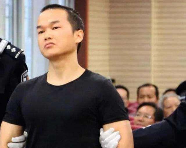 张扣扣儿时目睹母亲被害入伍从军学习真功夫退役回家手刃仇凶