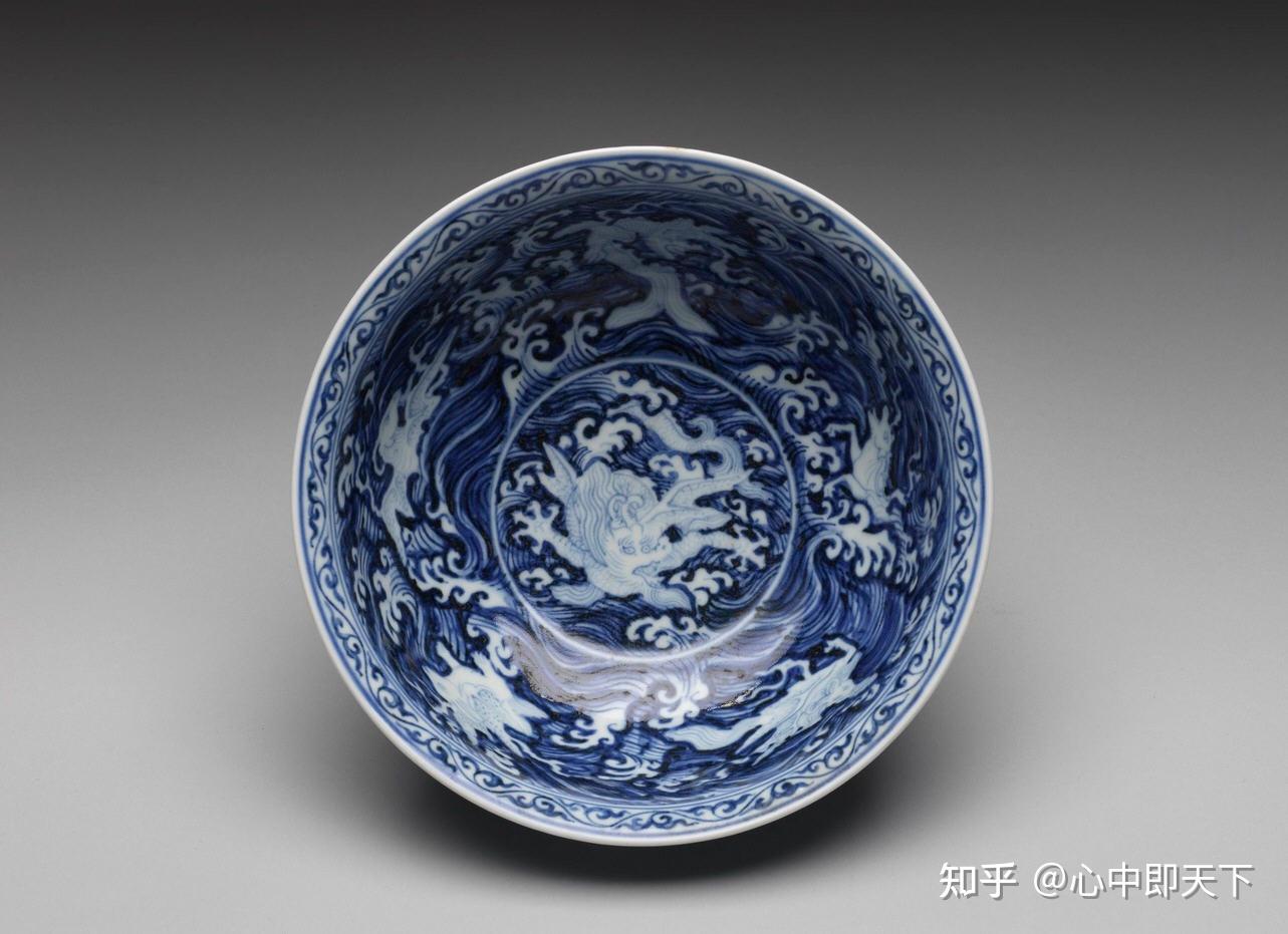 明宣德景德镇官窑青花海兽纹碗