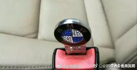 安全座椅的安全带卡扣怎么插 v2-a01cd271b4d87bcd720ff27bd80282dd_r.jpg