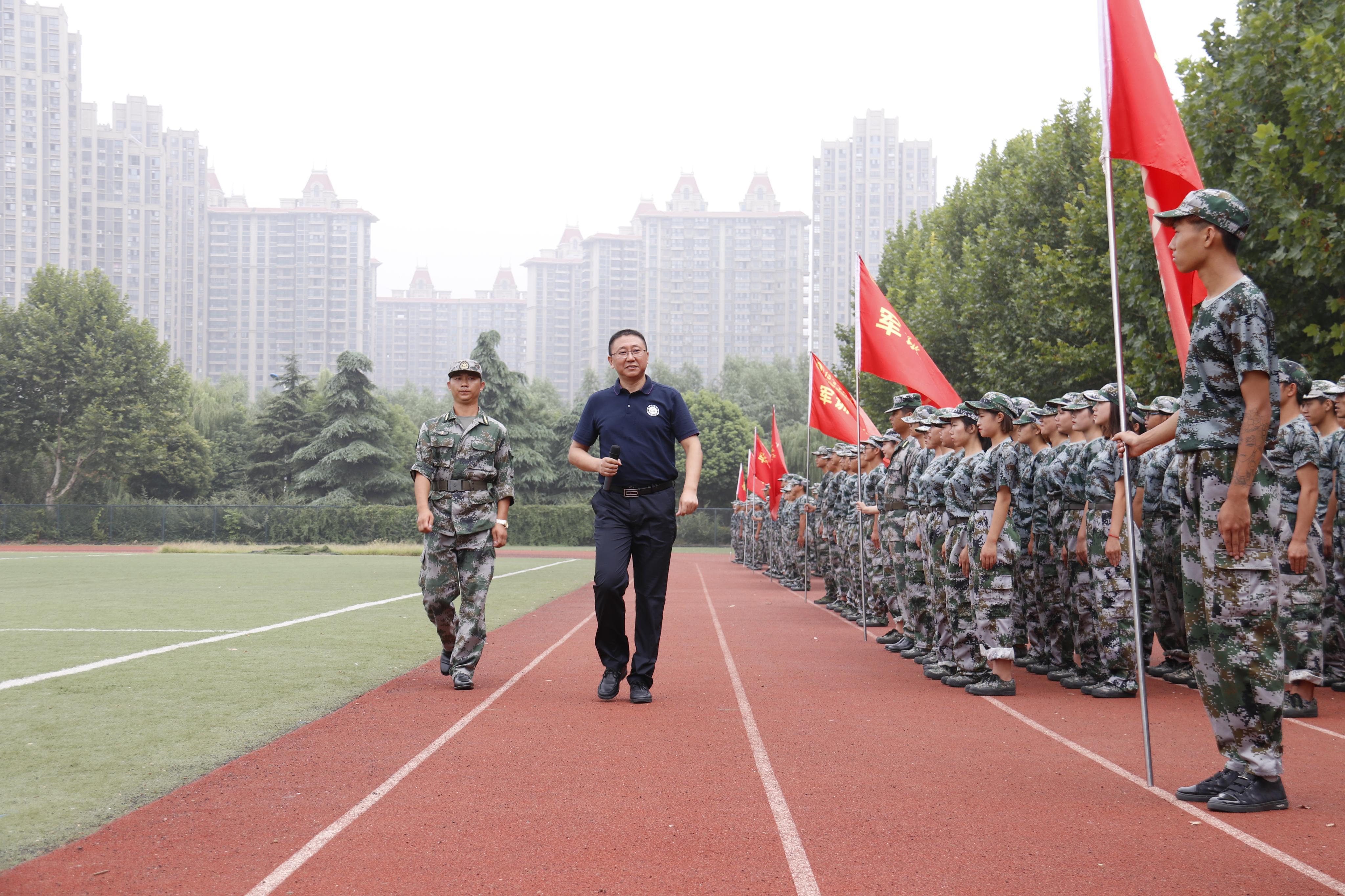 学院校长冯威,学院党支部书记院办主任宋美荣,软件工程系主任崔希凡