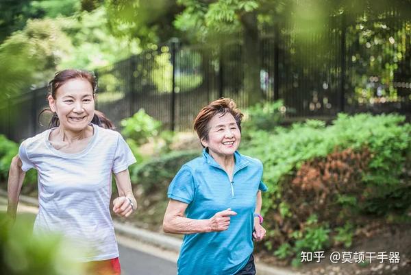 人老了为什么会变矮？这几个习惯，早知道早预防 - 知乎