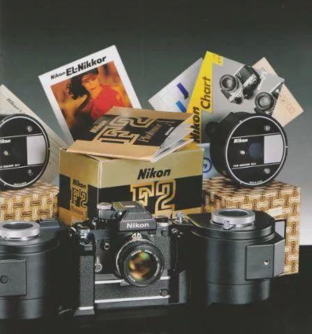 要想在胶卷上记录exif信息几乎是件不可能的事情,但是中二的尼康想了