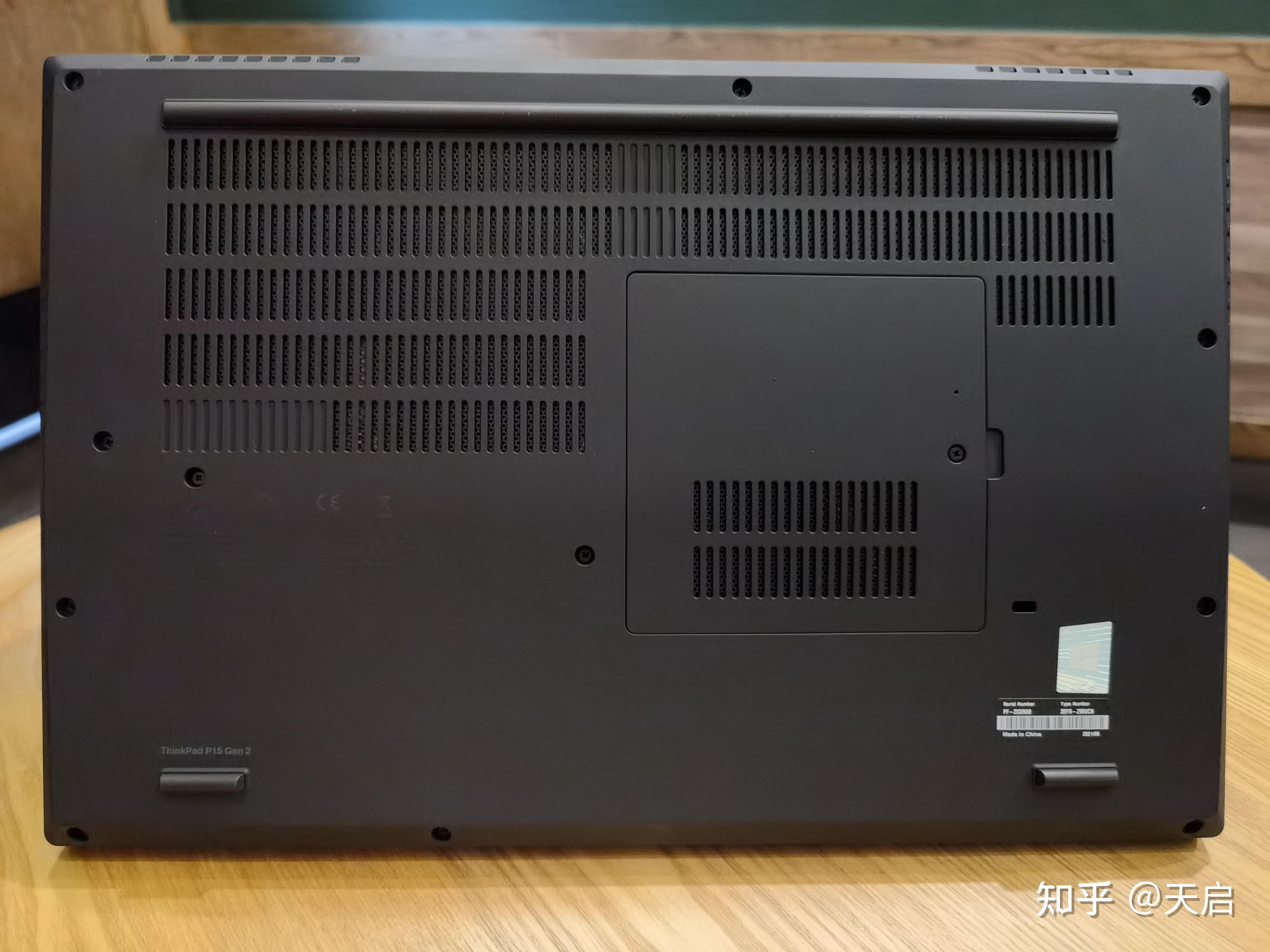 a面是thinkpad移动工作站的经典外观.