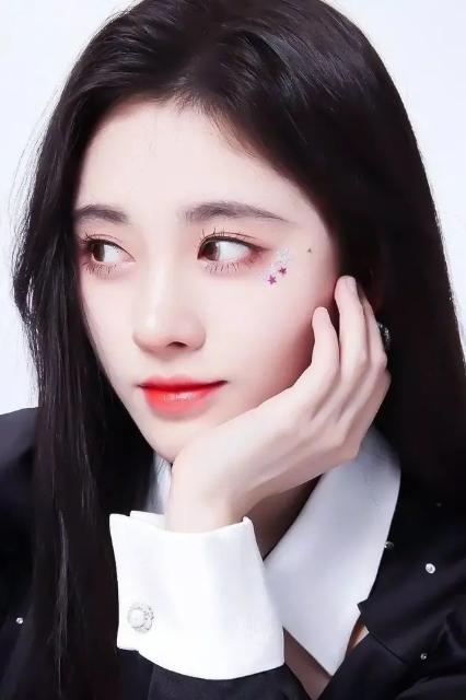 2020年流行的眉型,眉毛稀疏的看过来,"自然眉"才是自然美