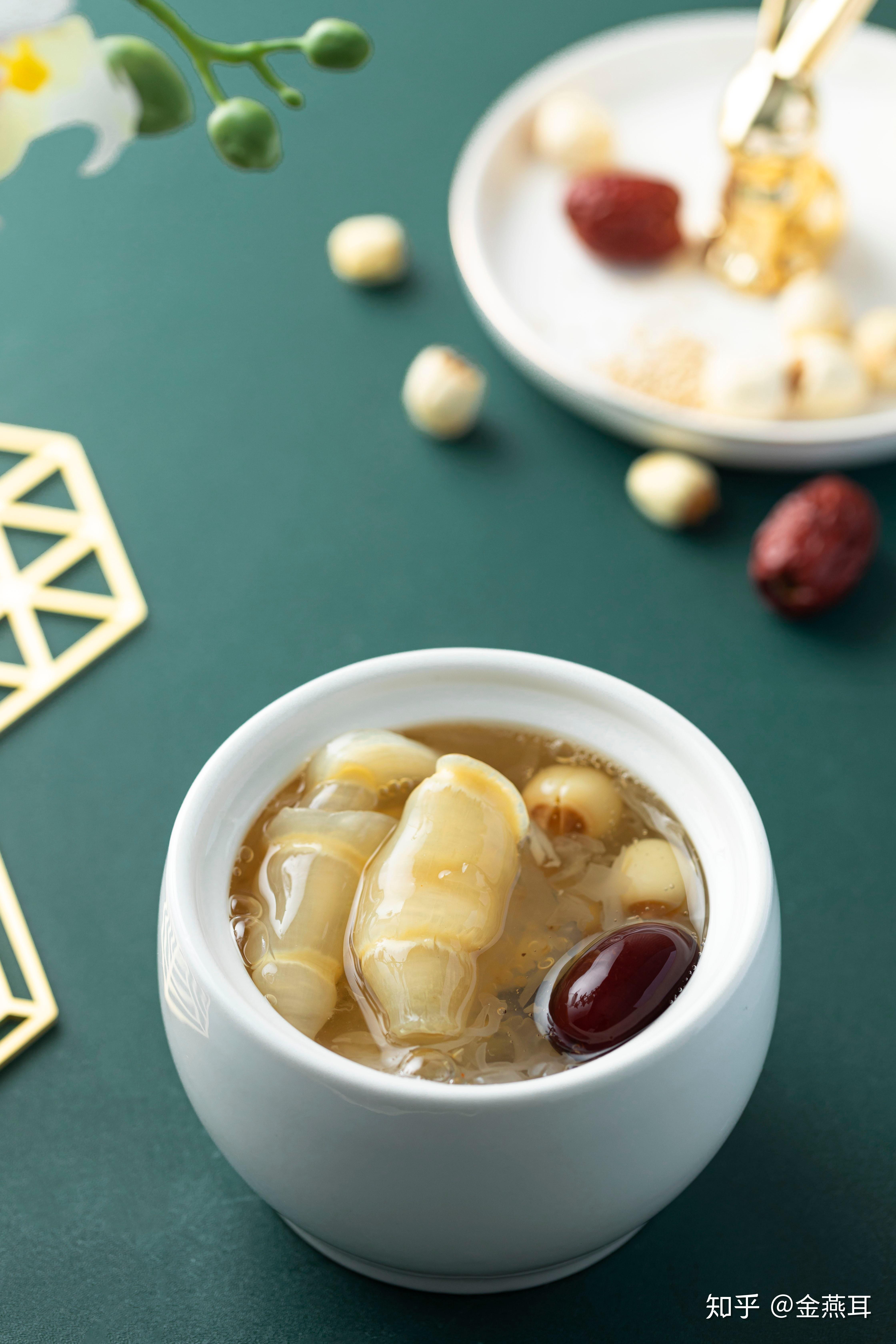 解析鱼胶花胶莲子银耳汤的做法和步骤