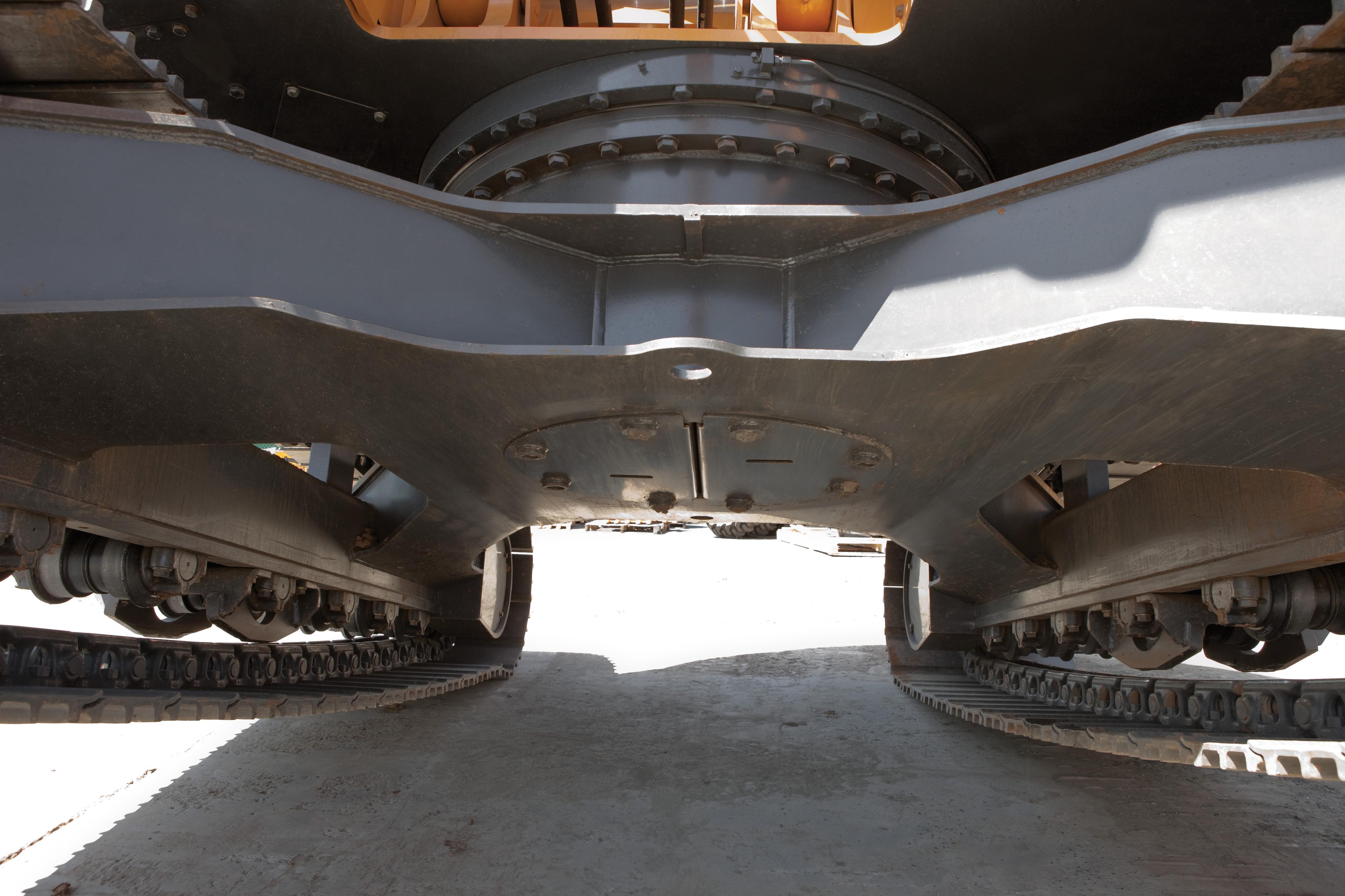 挖掘机下车架经历了近10年的车架变迁,我们来看看下车架的变迁:下面是