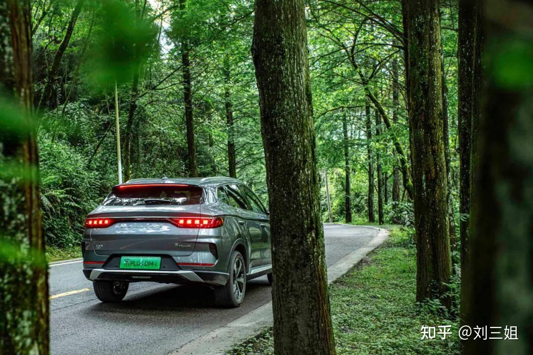 成就绿色梦想,为人类可持续发展的美好未来而不懈探索,比亚迪用更安全