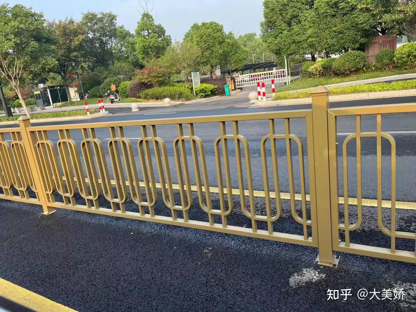 道路护栏隔离栏杆 - 知乎