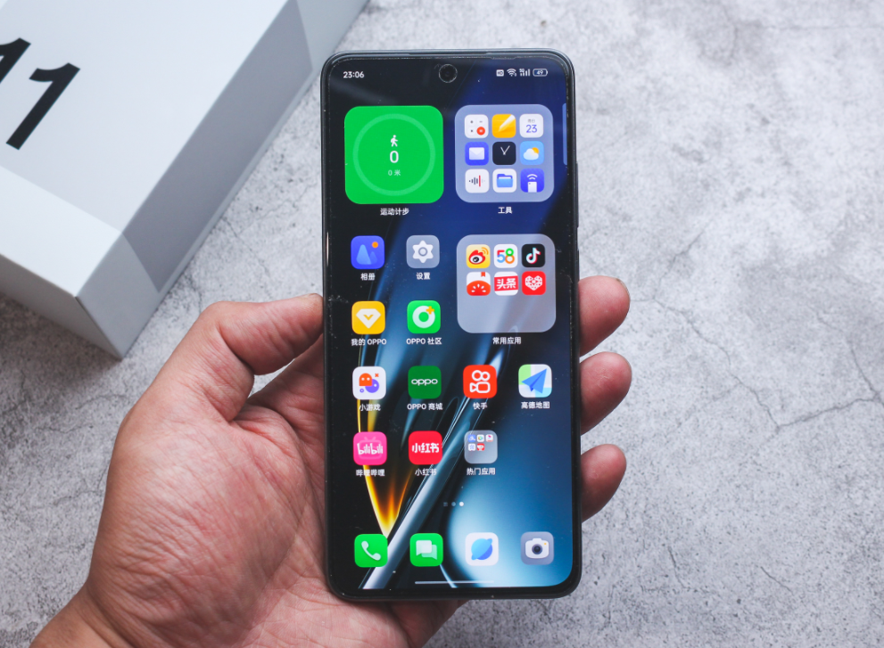 oppo手机的优势很多,例如颜值高,拍照好,充电快等,这几年在系统流畅度