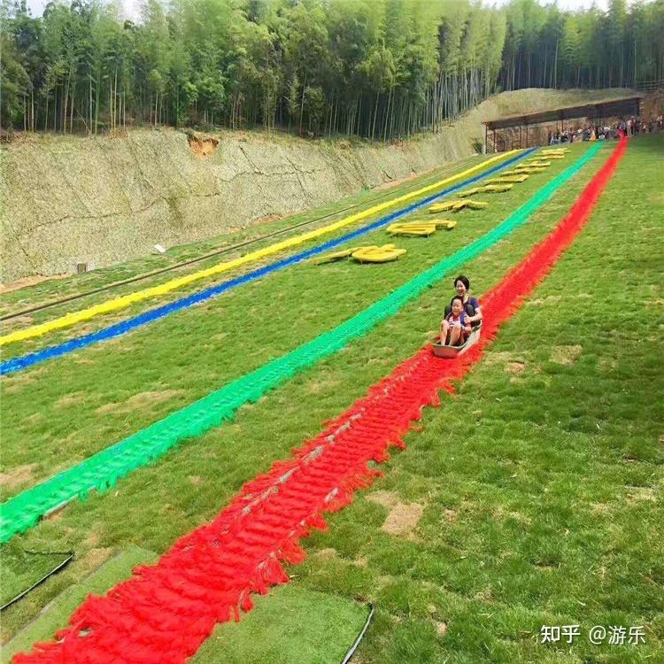 大型景区游乐设备草上飞项目轨道滑行车单轨滑草轨道滑草