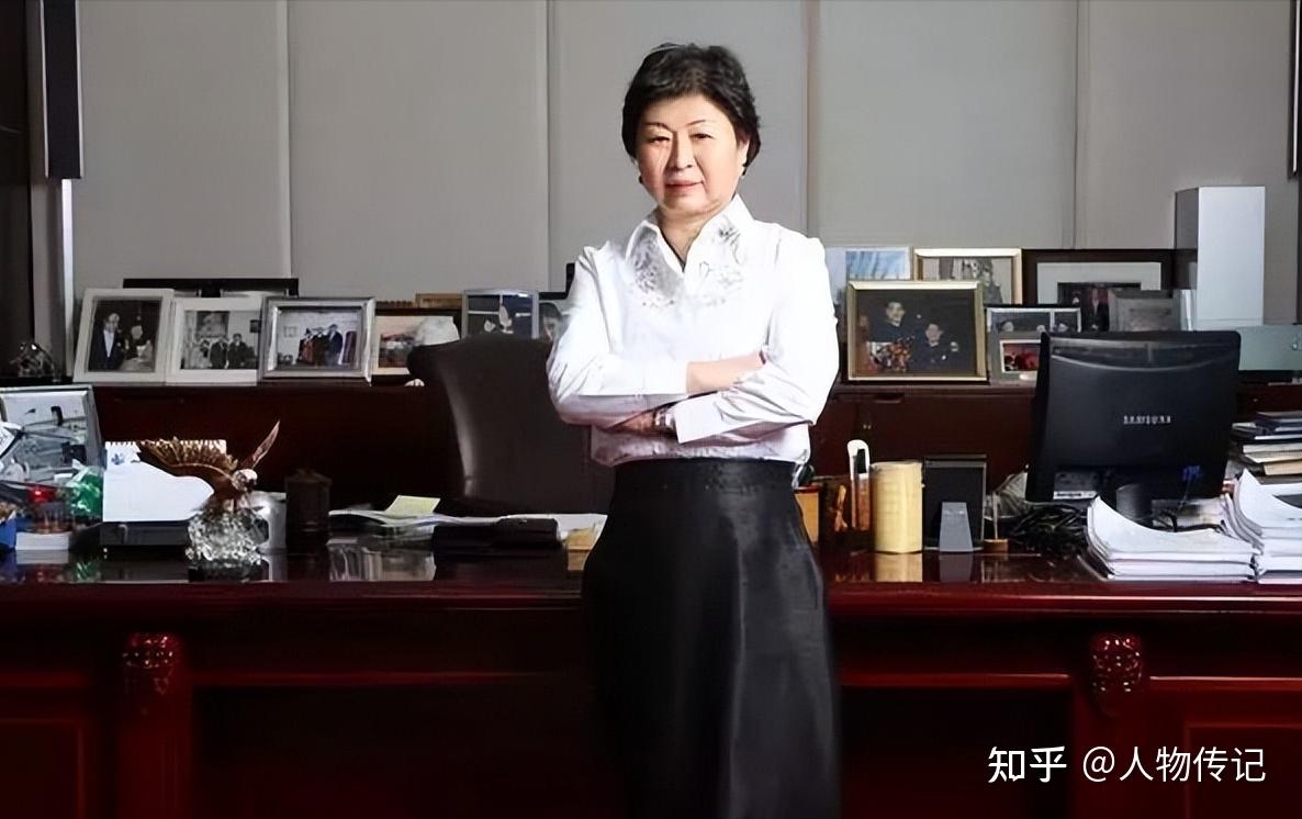玖龙纸业张茵：“造纸女王”的开挂人生，靠收废纸成为首富 - 知乎