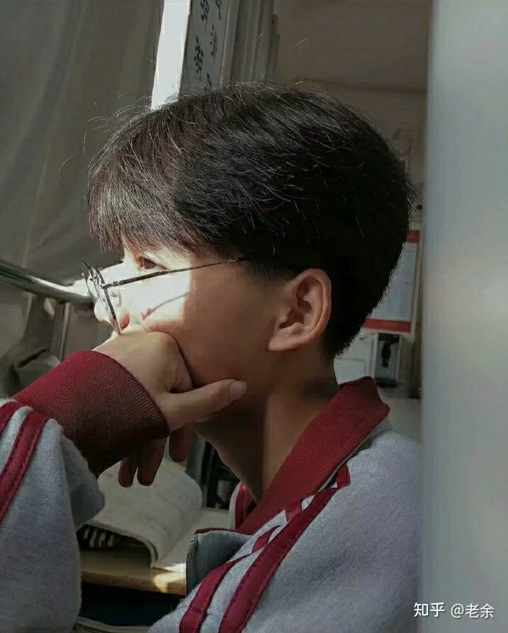 有无高中素人帅哥的照片?晒出你们学校最好看的男生的照片,跪求?