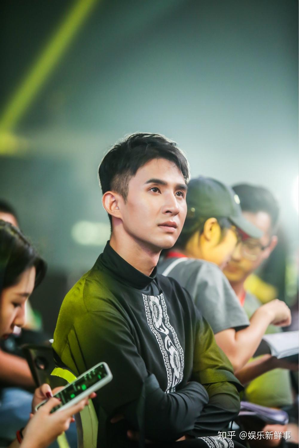 凭借赘婿系列爽文广告走红的演员管云鹏今日宣布正式签约金色传媒,不