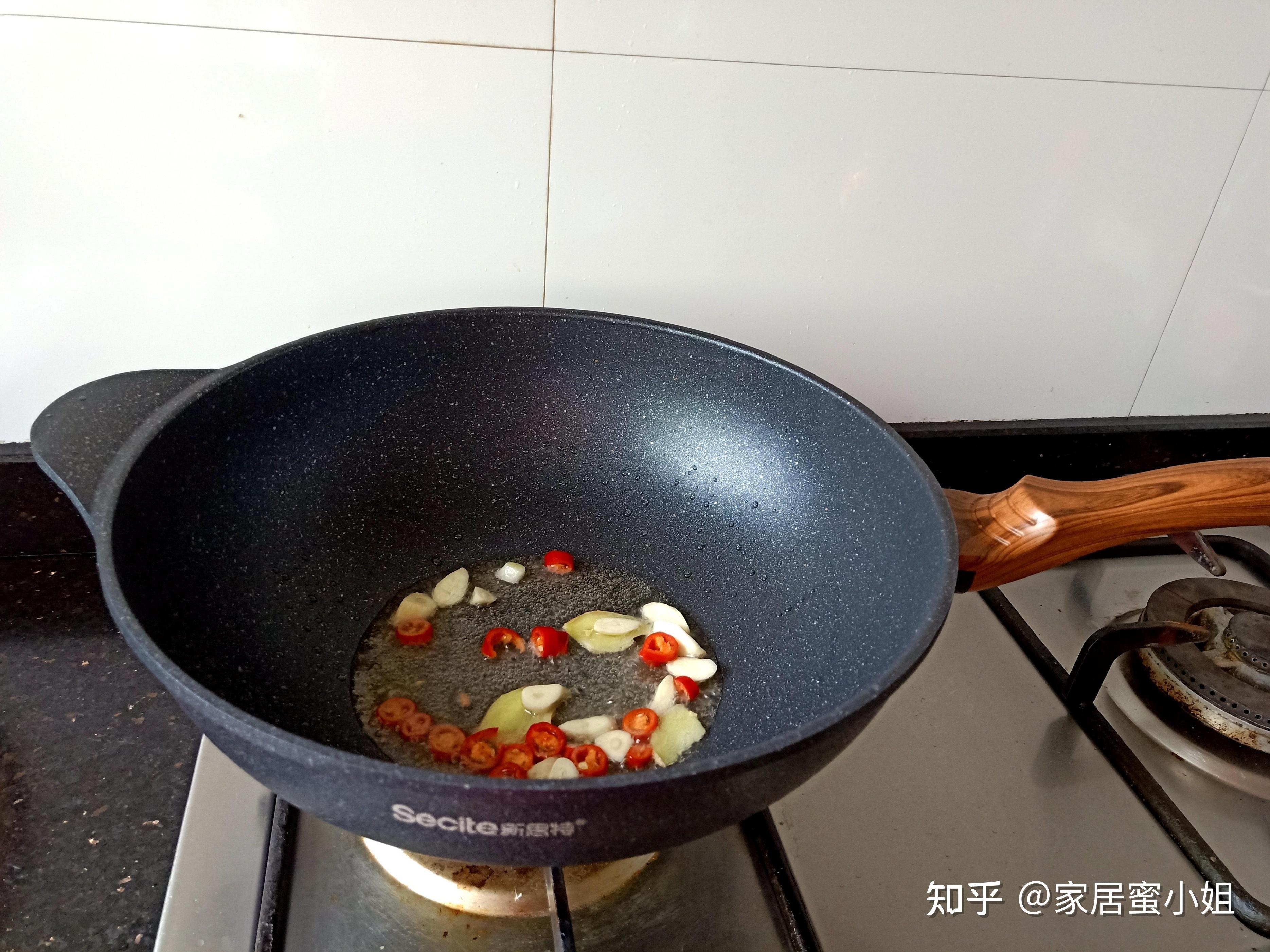 超轻巧、女生都能轻松颠勺的铁锅，轻松驾驭各种中国菜|浙江_新浪财经_新浪网