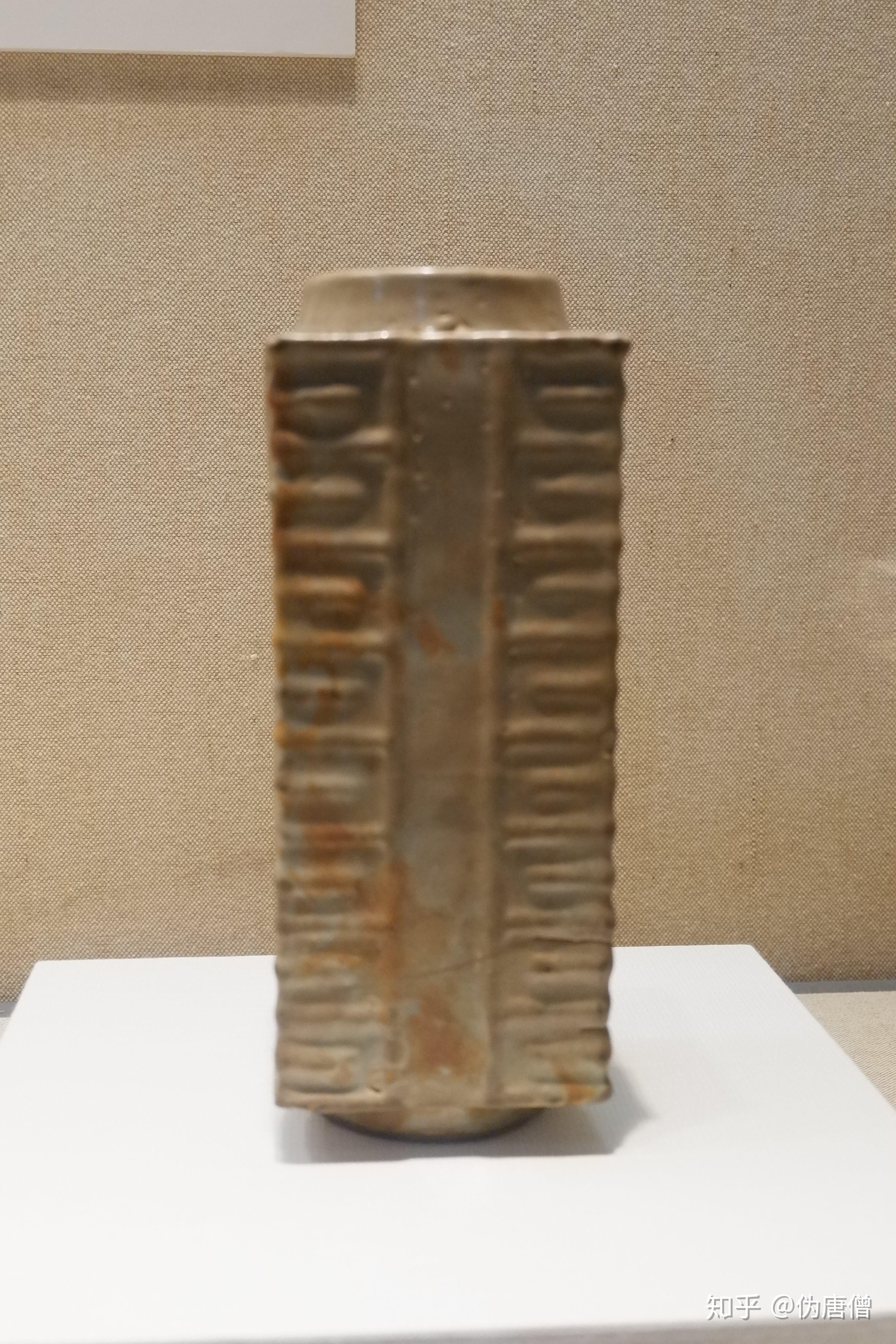 博物馆里的瓷器史33南宋61龙泉窑青釉琮式瓶北京观复博物馆藏