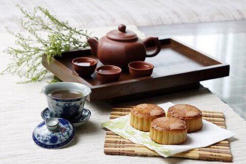品茶赏月吃月饼月饼与茶的搭配有讲究