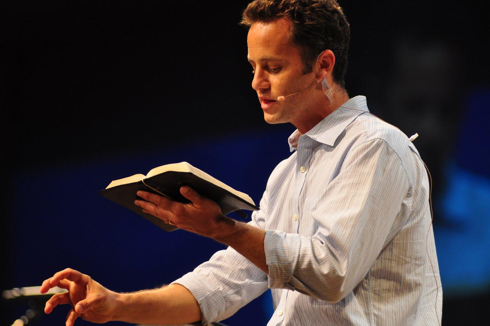 miller也已经出落成了大帅哥maggie扮演者joanna kerns在85年剧集刚