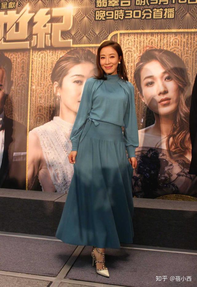 杨怡状态真好,穿黑色紧身礼服秀出好身材,气质惊艳不输超模 - 知乎