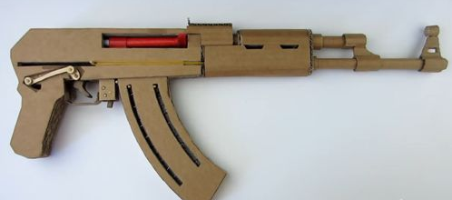 ak47沙漠之鹰国外大神用快递纸箱复刻神兵