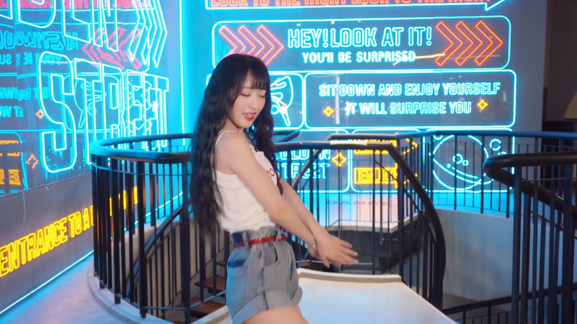 兔总裁教学楼下跳今天开始我们是你的甜心学妹吗