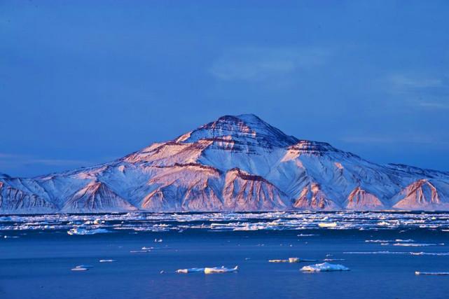 随着全球变暖,世界能源资源的日渐枯竭,北极冰封地区的新能源成为了各