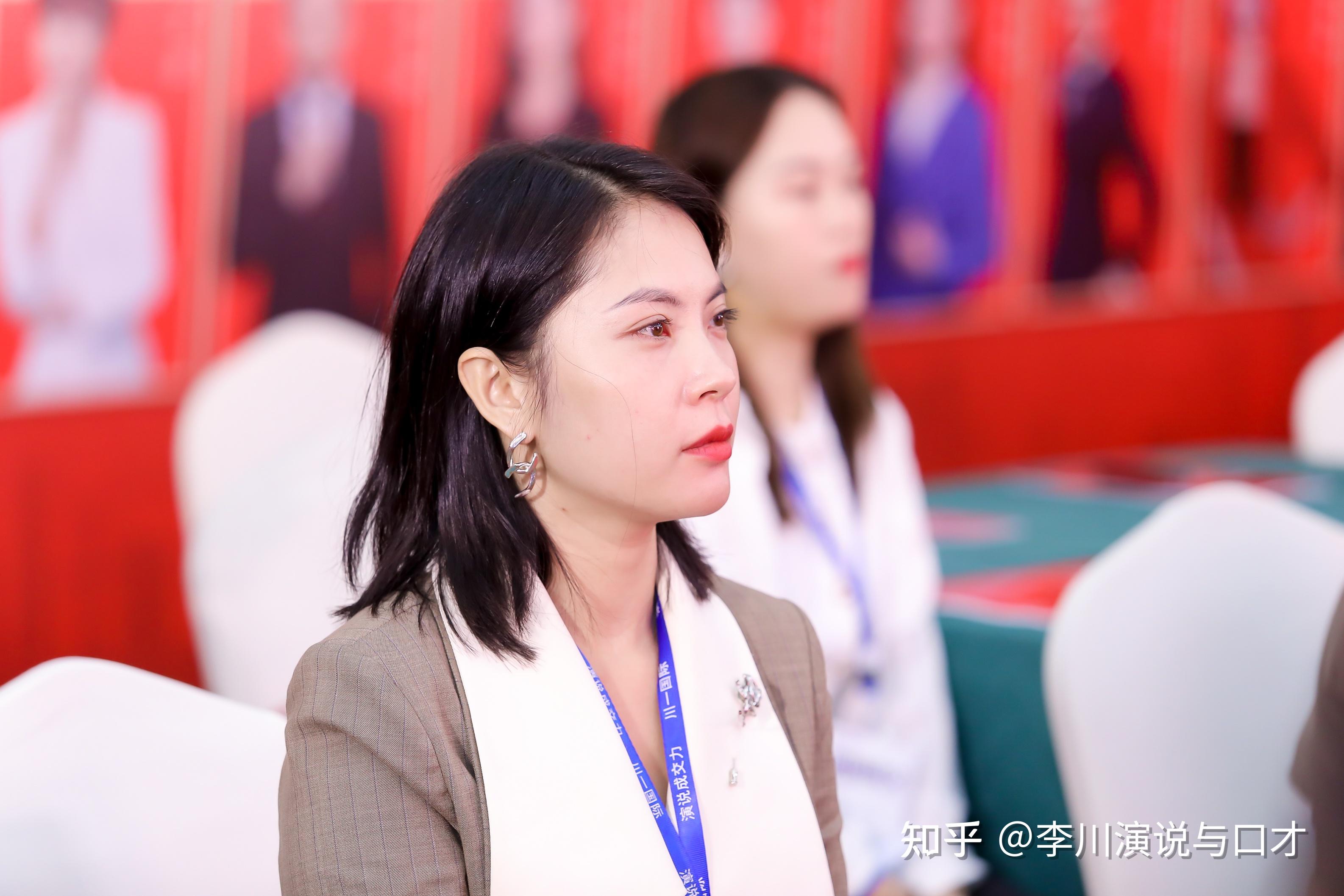 演说成交95后美女这样报价快速成交大客户