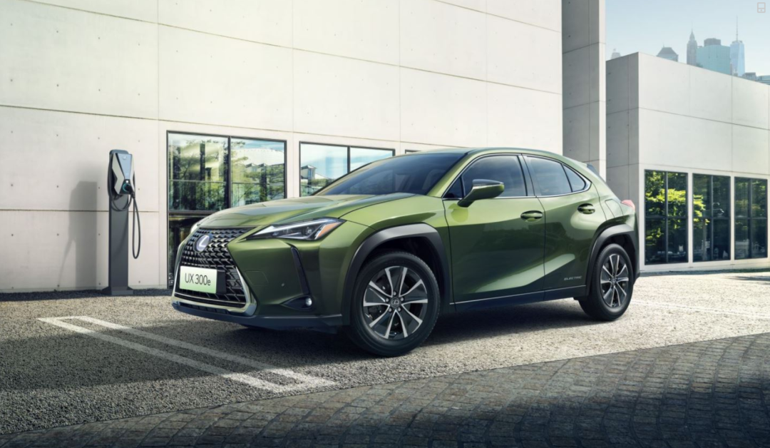 外观方面,或许是由于雷克萨斯对于ux的外观十分满意,这台ux300e相较ux