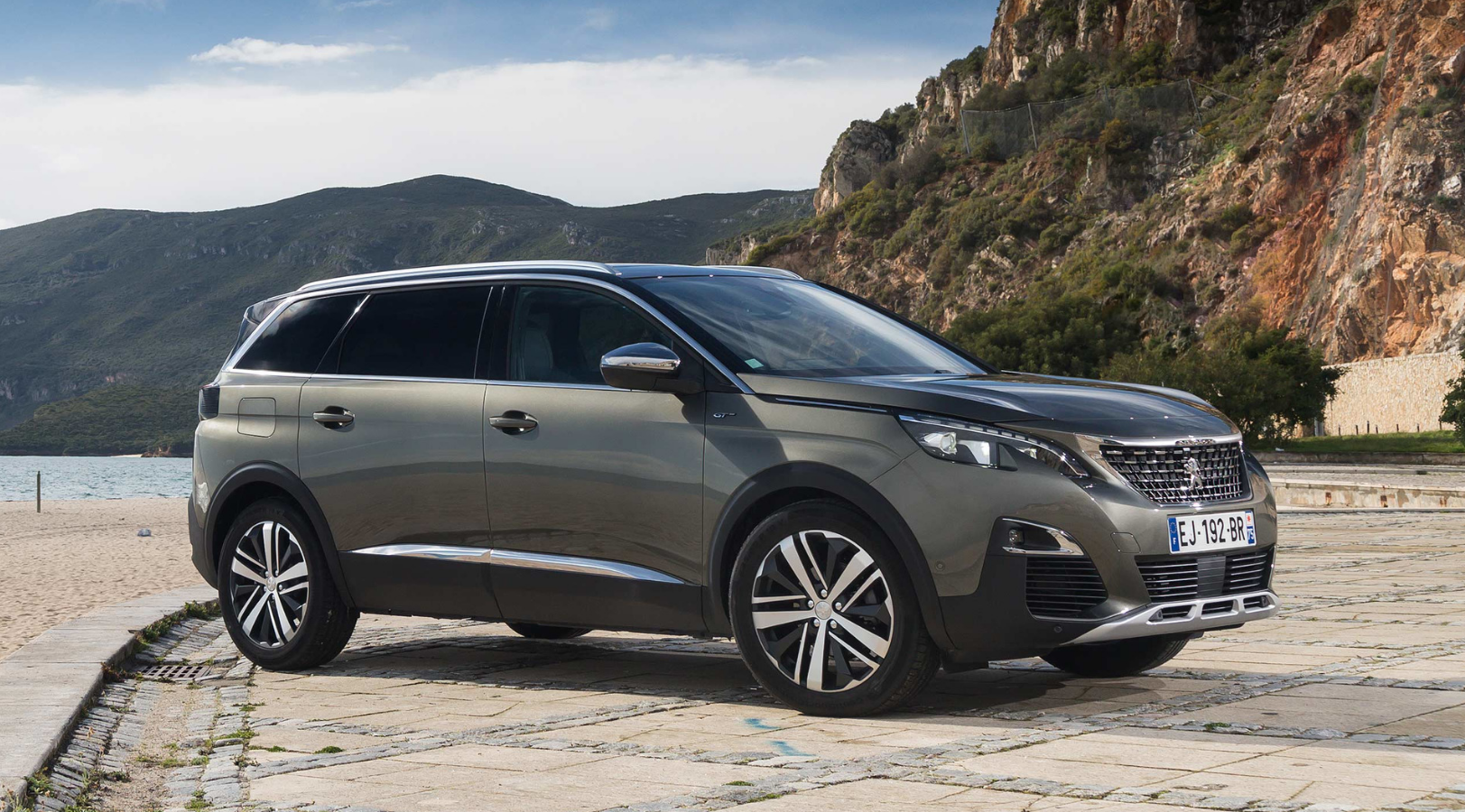 这辆才开3年的标致5008gt最顶配卖15万值吗? - 知乎