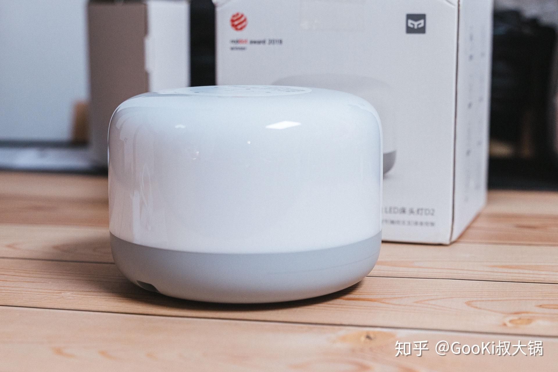 给床边来点不一样的光yeelightled床头灯