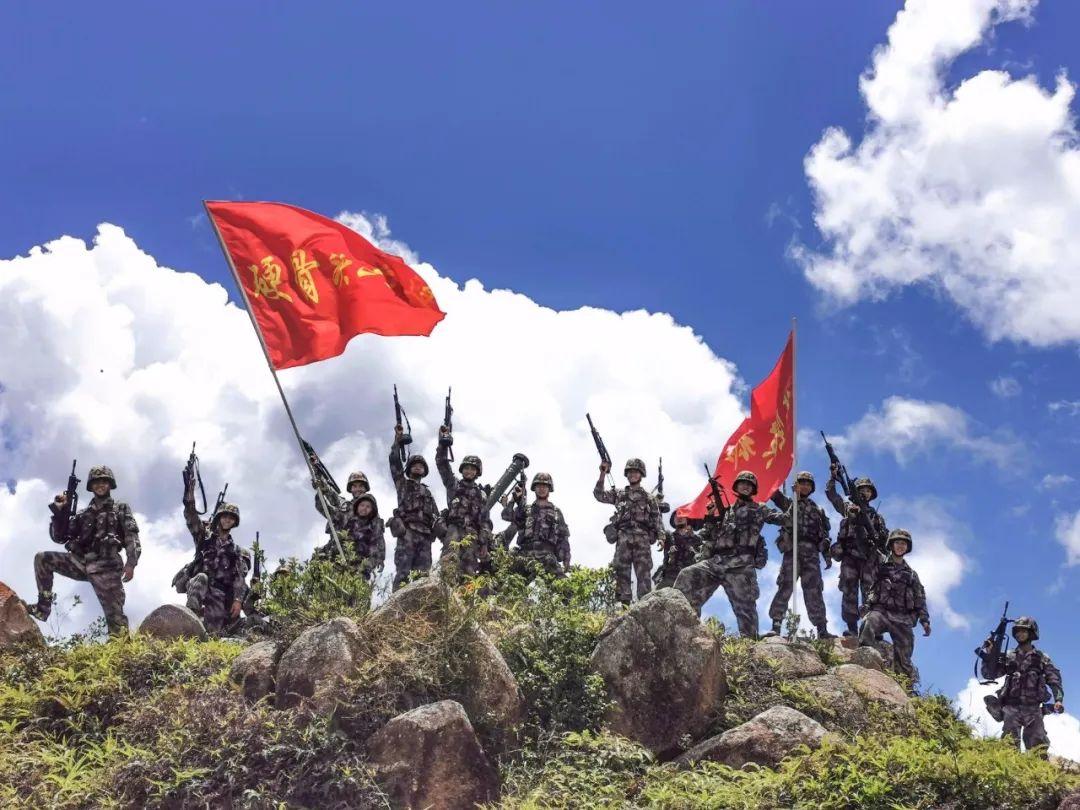 战争年代,人民军队坚决听从党的指挥,在民族独立,人民解放的战场冲锋