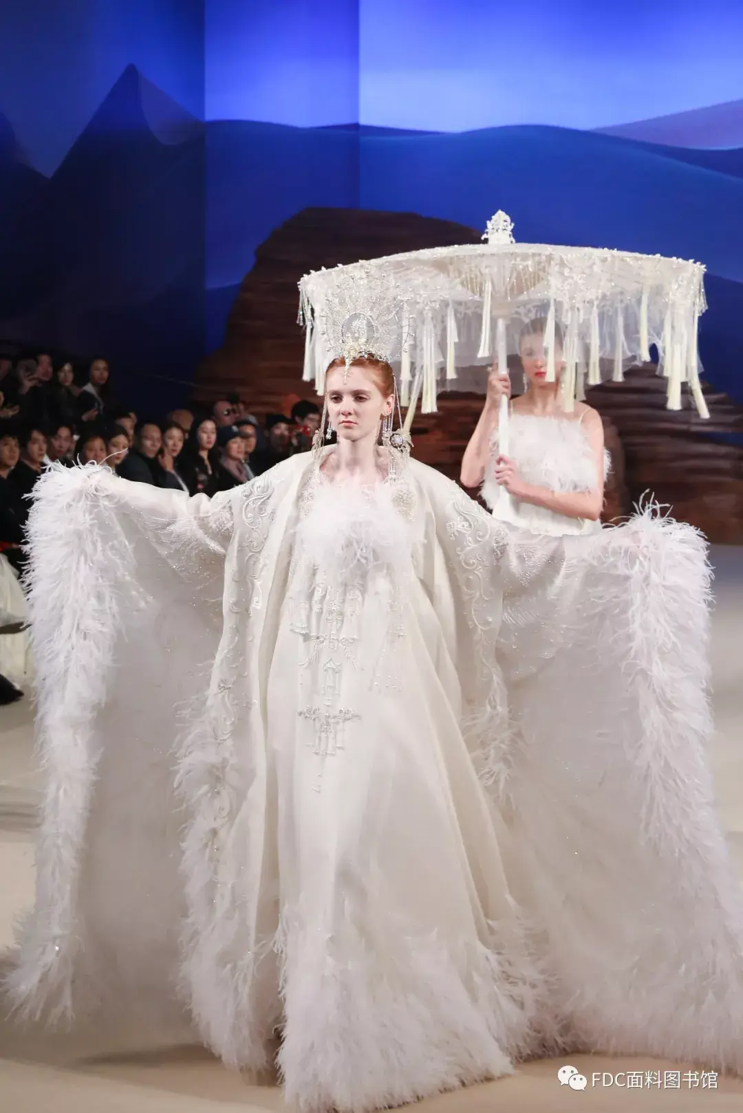 盖娅传说·熊英2019春夏大秀亮相中国国际时装周