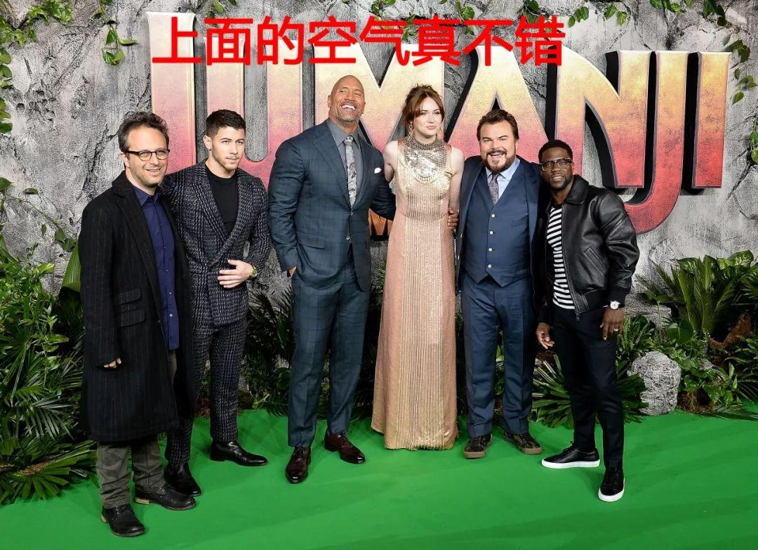 光是身高就达到196cm,完美吸收了上层好空气~强森身上占据了半个胸前