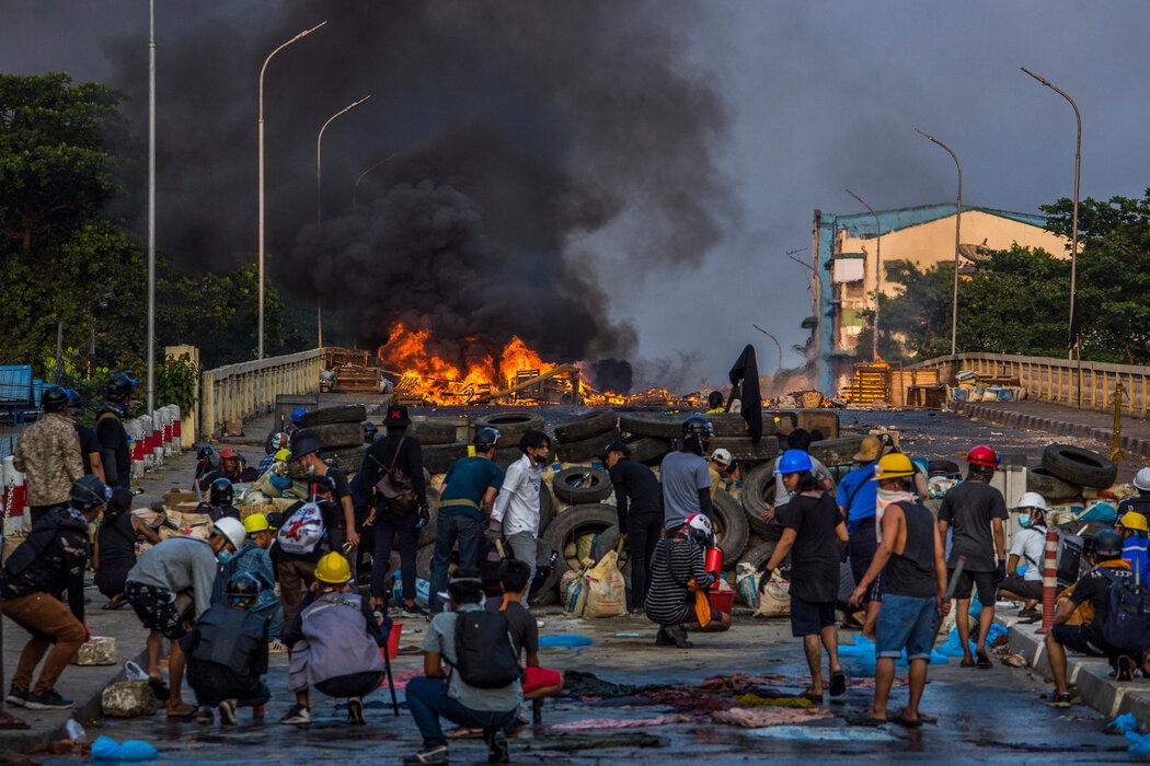 纽约时报缅甸出现现金荒经济危机加剧中英双语2021年8月9日