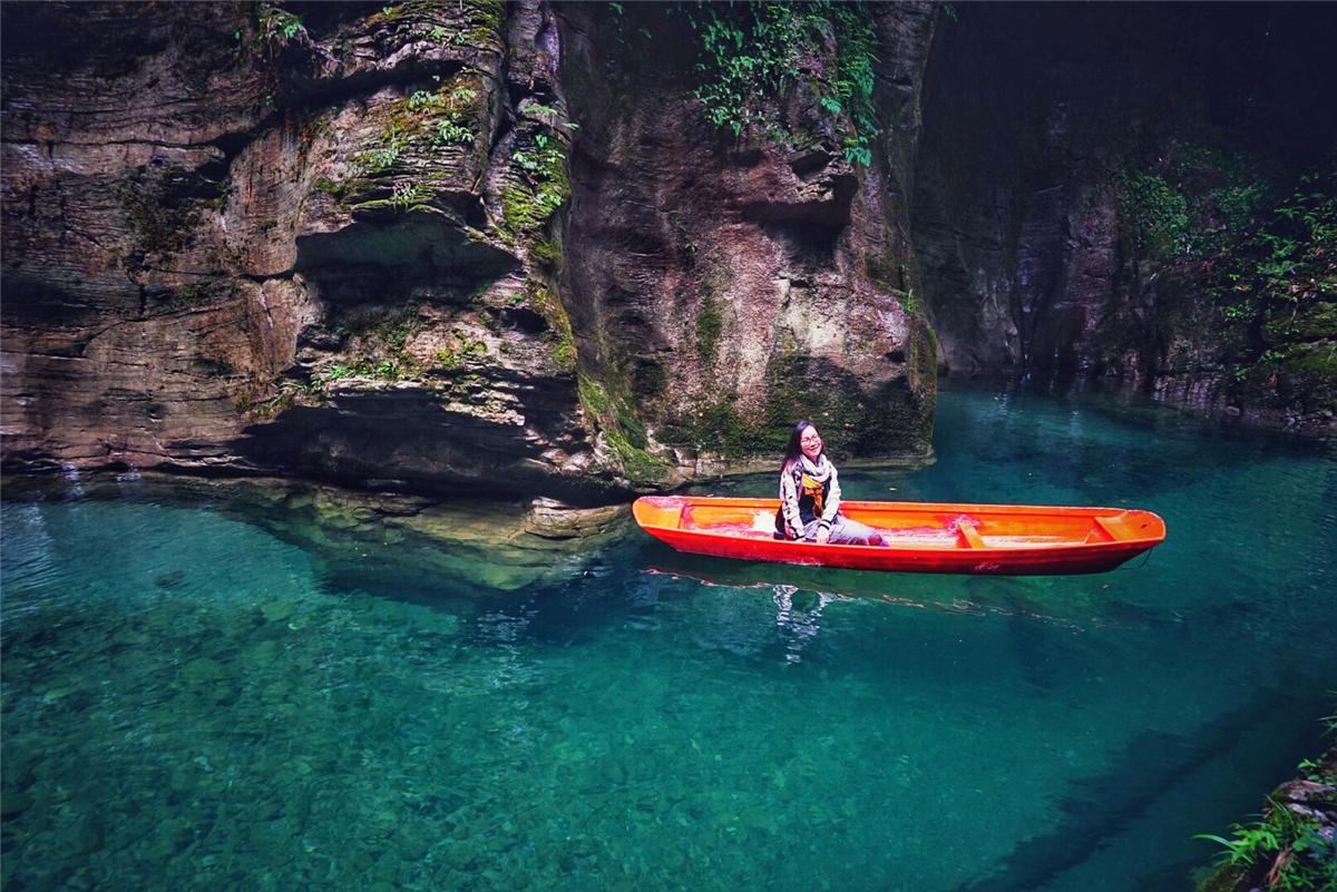 中国的仙本那湖北鹤峰屏山峡谷躲避峡