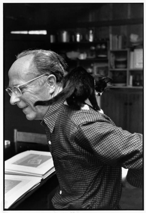 edward weston with cat, 1955, by wynn bullock1958年1月1日