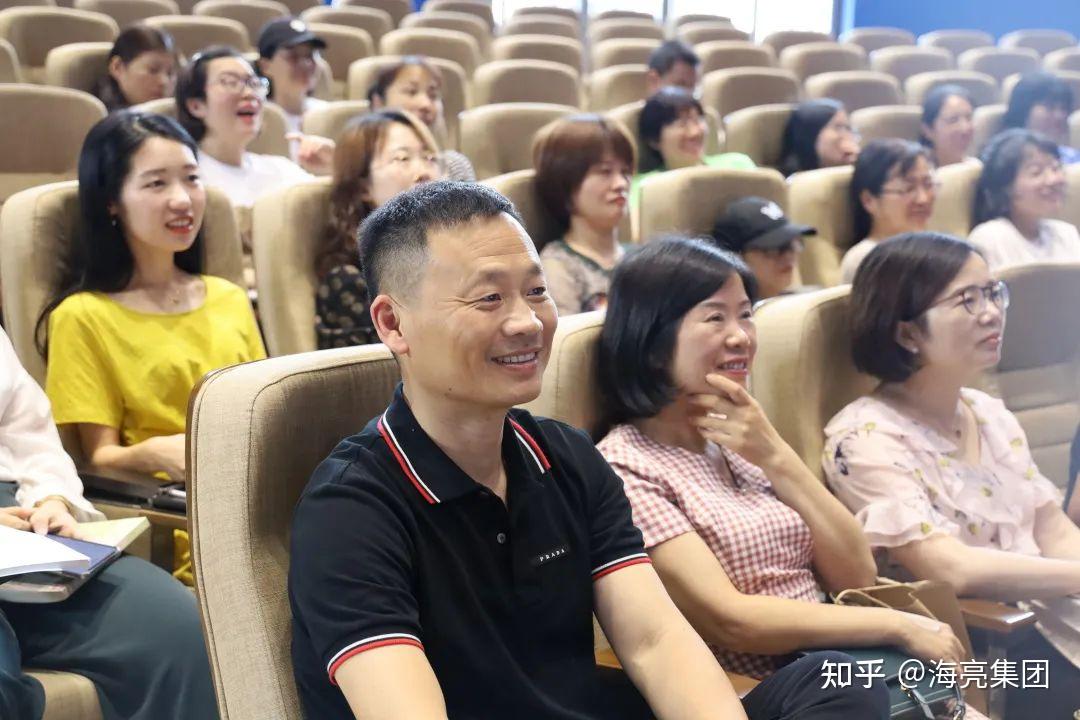 老师们通过周俊教授的讲解和互动式的案例分析,了解了何谓 "典型"案例