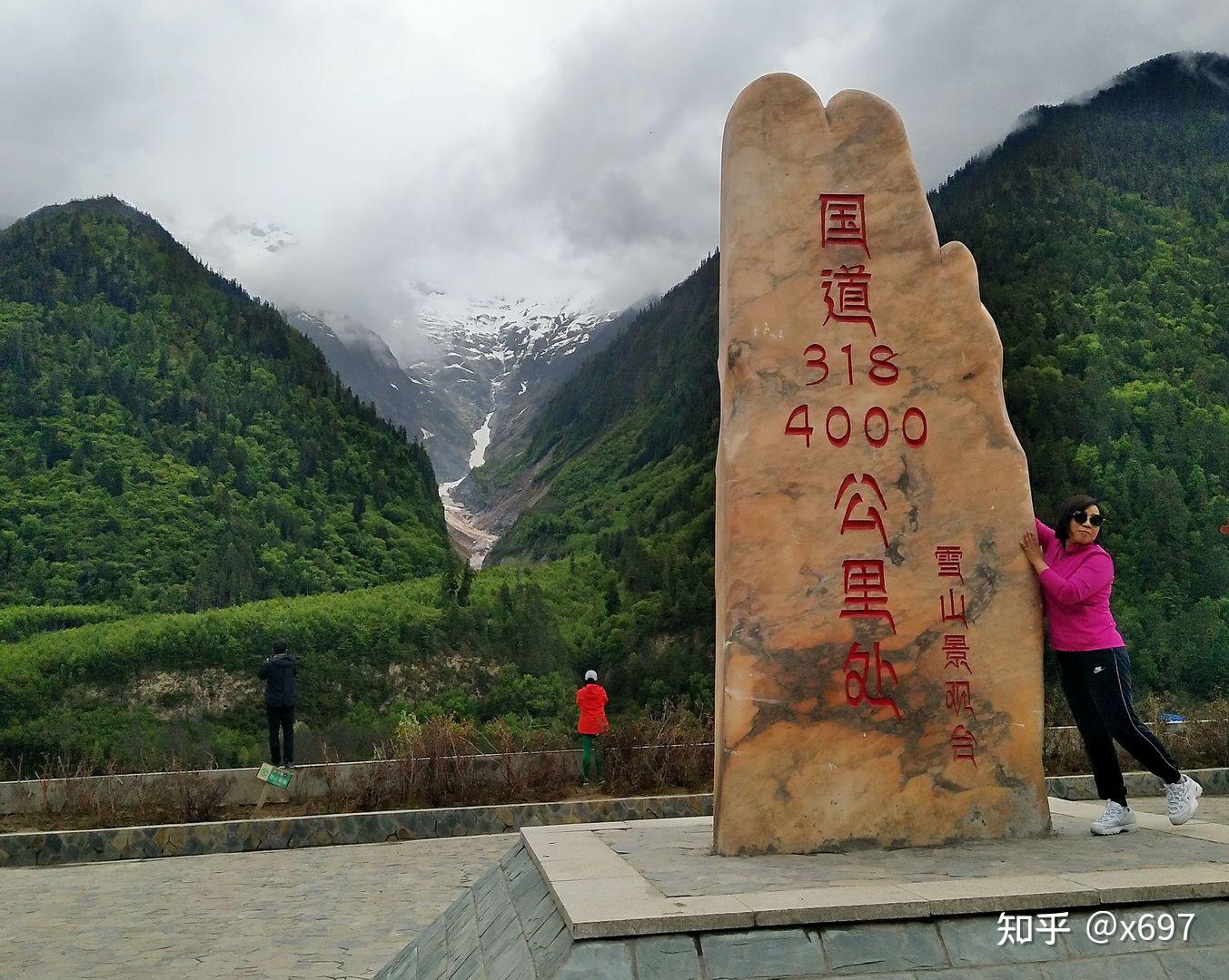 其后路经318国道4000公里界碑(雪山观景台),接着是迫龙沟特大桥,双塔