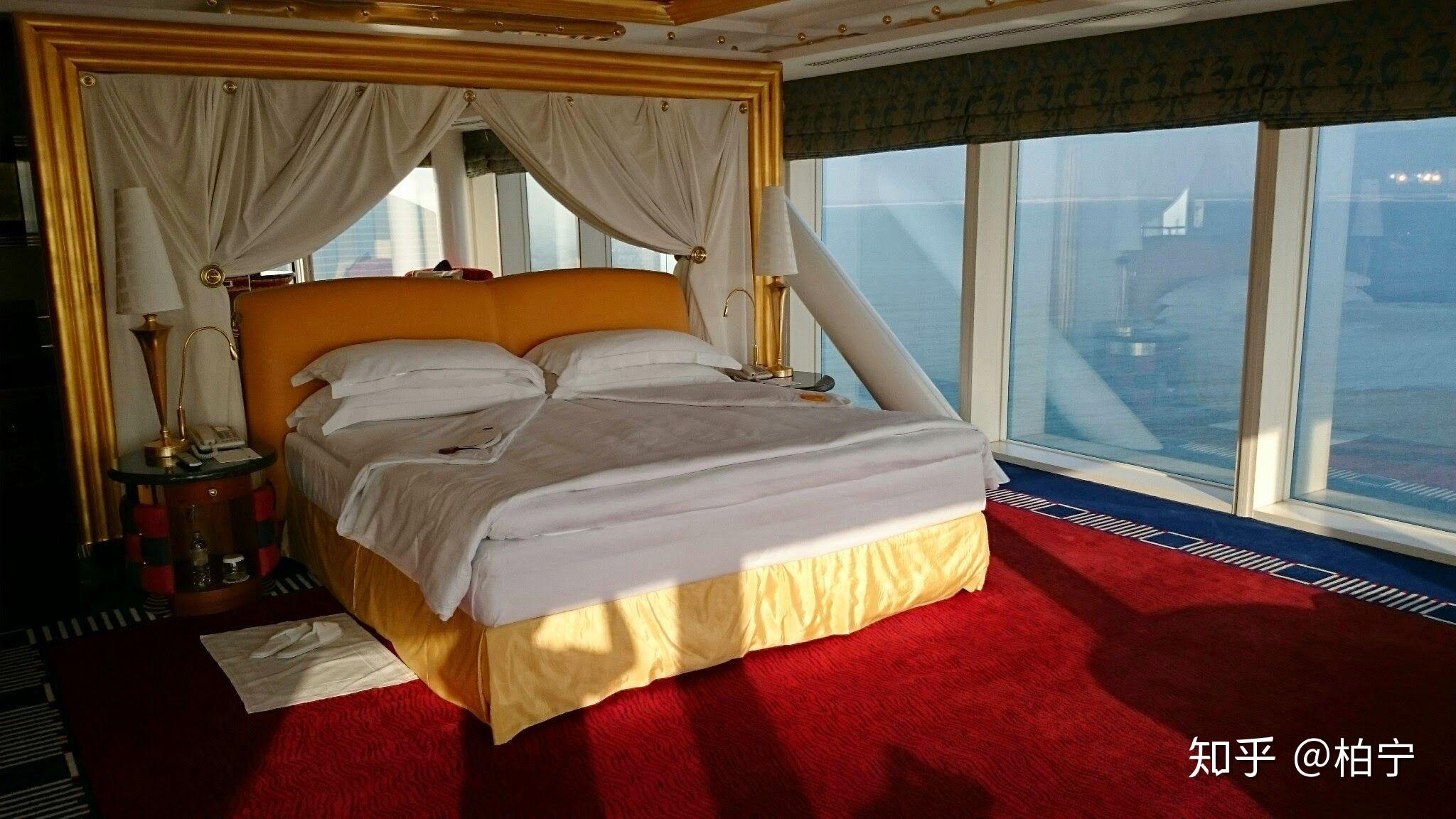 在迪拜的帆船酒店住一晚是什么体验