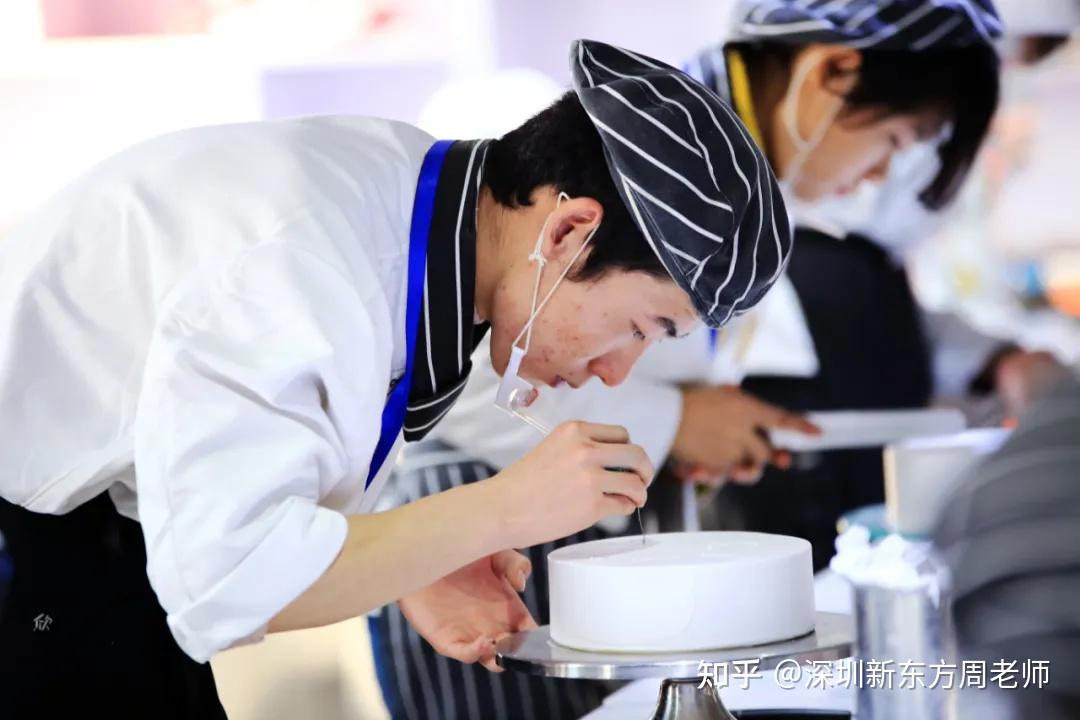 學西點不僅僅是女生權力來深圳新東方西點培訓學校做甜點界的男神