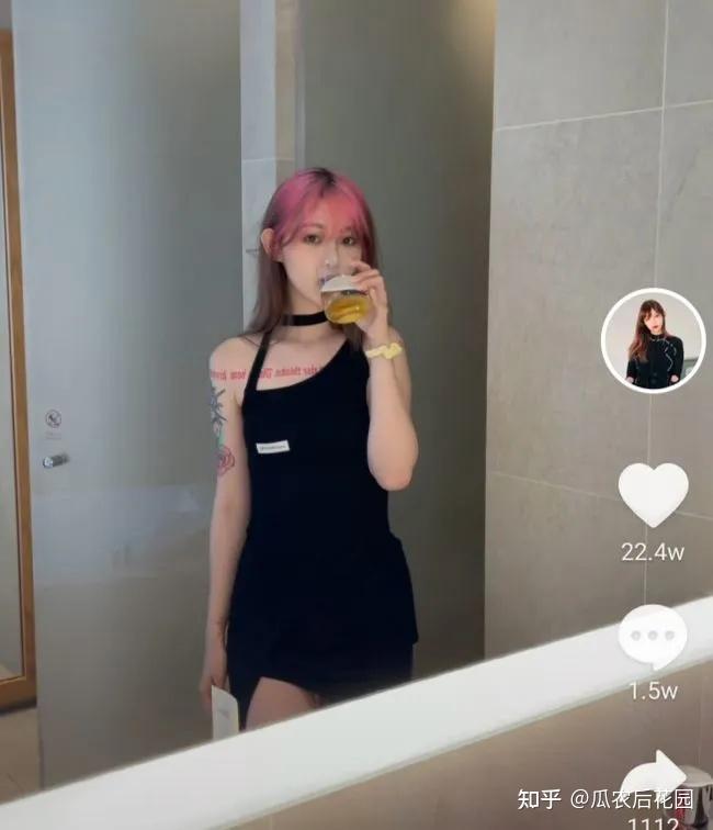 网红痞幼在卫生间醉酒 配失恋文案 粉丝看穿一切 不安慰反调侃