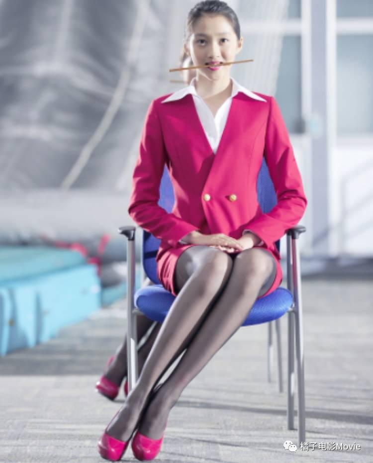 关晓彤的空姐服尬舞视频出自《浪漫天降》,这电影可以当八卦看看