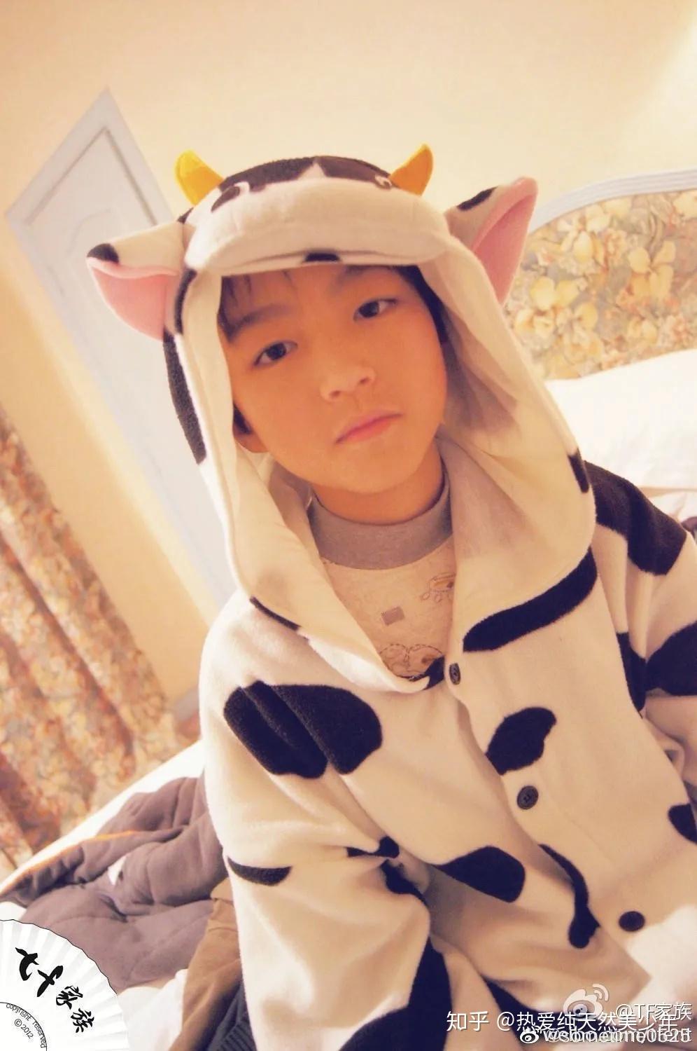 那些年王俊凯穿小动物服装的样子萌翻了